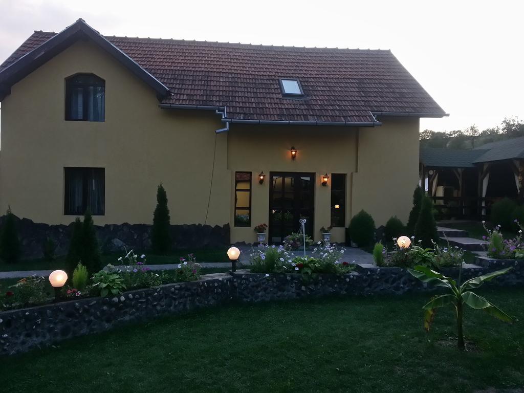 Casa De Vacanta Silvia Vărmaga Exterior foto